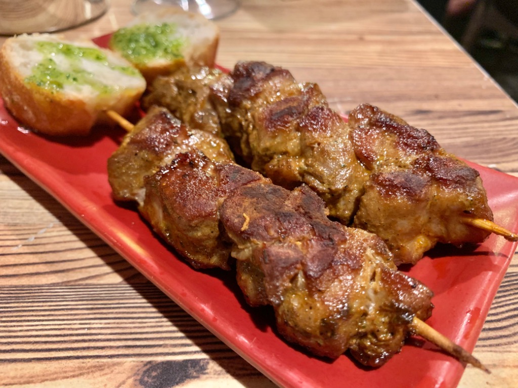 Carta de Bares en Barcelona, Bar Estudiantil, Pincho moruno (1ud)