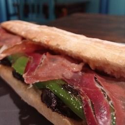 Carta de Bares en Barcelona, Mucho Cielo y Mucho Mar, Botifarra Negra