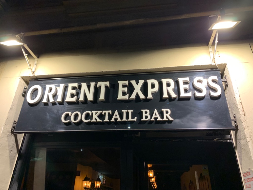 Gastronomy recommendation in Barcelona: Orient Express Cocktail Bar