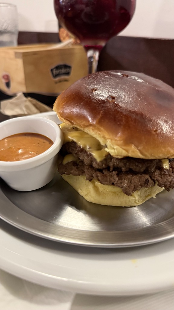 Valoración y opiniones de comida y bebida en Bilbao, JEYMA, Hamburguesa Emmy Kutxi