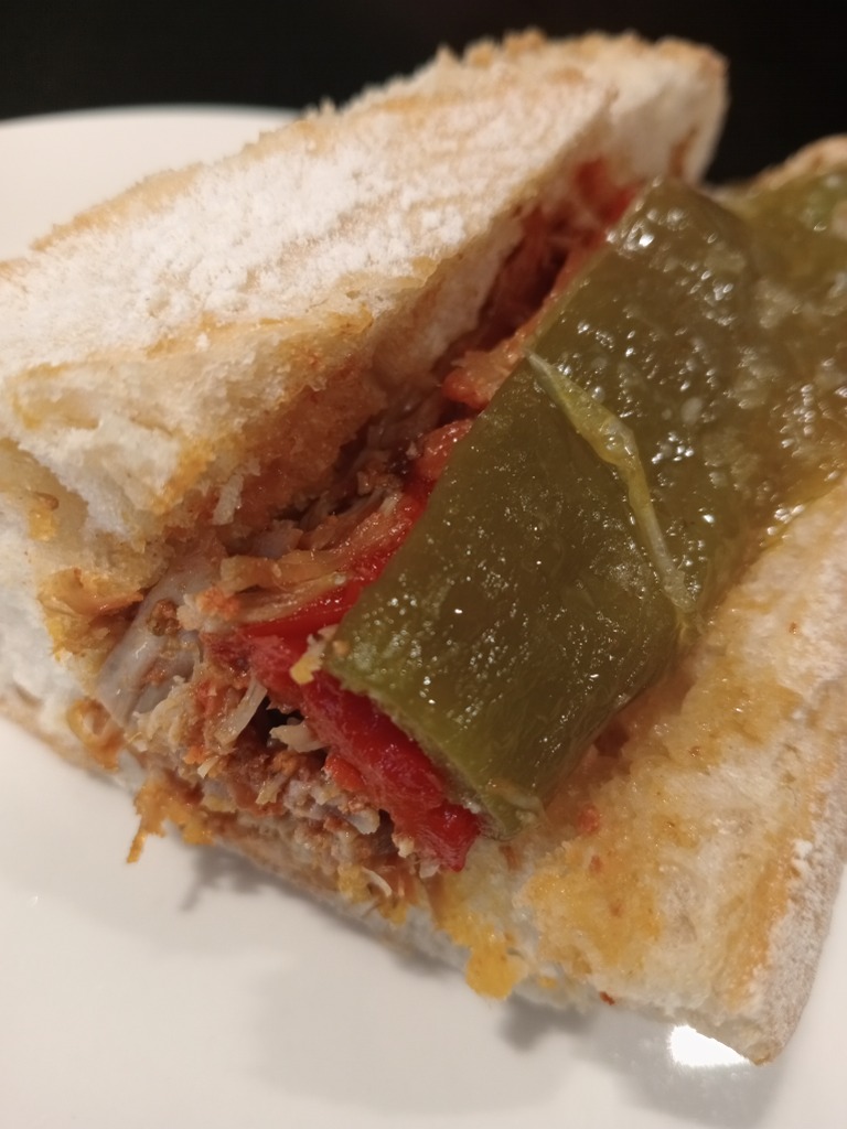 Carta de Bares en Burlada, Bar Jumai, Pintxo de cordero desmenuzado con pimientos asados