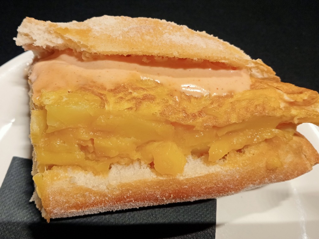Carta de Bares en Burlada, Bar Jumai, Pintxo de tortilla de patata con salsa rosa