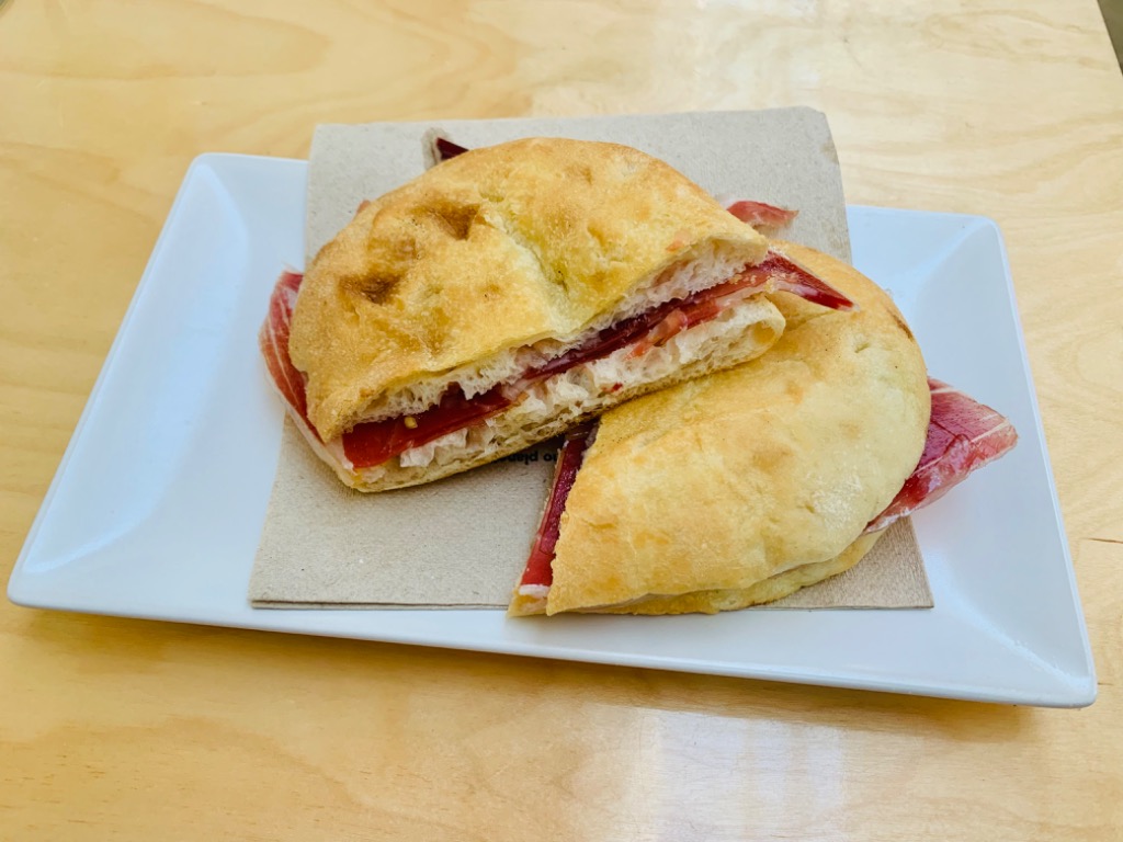 Menu of Bars in el Prat de Llobregat, Enrique Tomás, Jamón Glamuros cortado a mano en pan de coca artesana tradicional (Triticum)