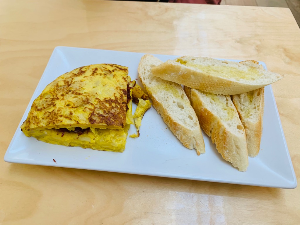 Menu of Bars in el Prat de Llobregat, Enrique Tomás, Tortilla de patatas con virutas de jamón