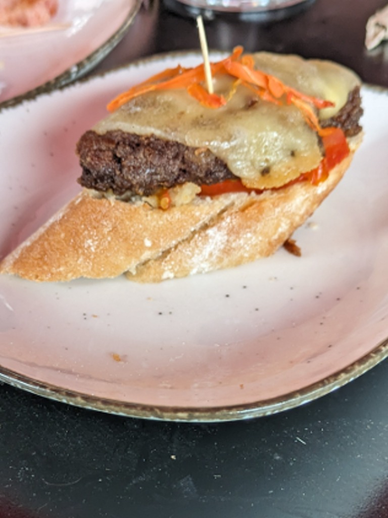 Carta de Bares en Getafe, Bar Lavadero, Montadito de hamburguesa
