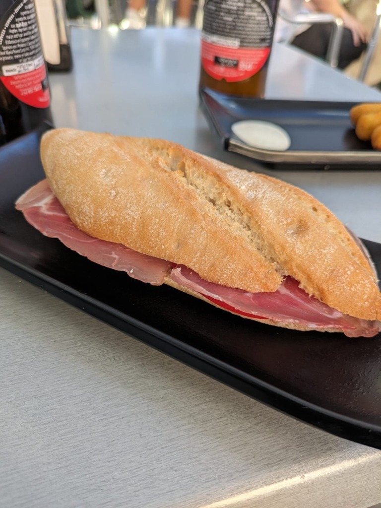 Carta de Bares en Getafe, La Antigua Bar, Jamón con tomate