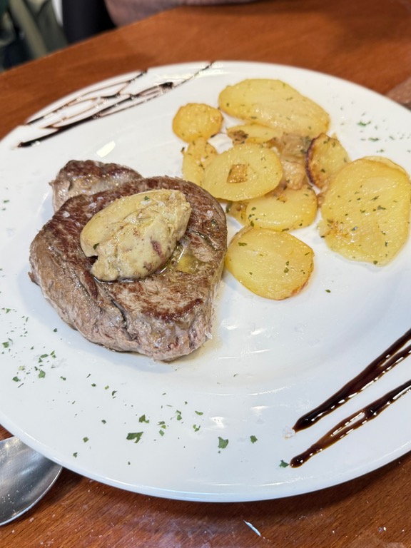 Recomendación gastronómica de Lizarraga: Solomillo de vaca con foie