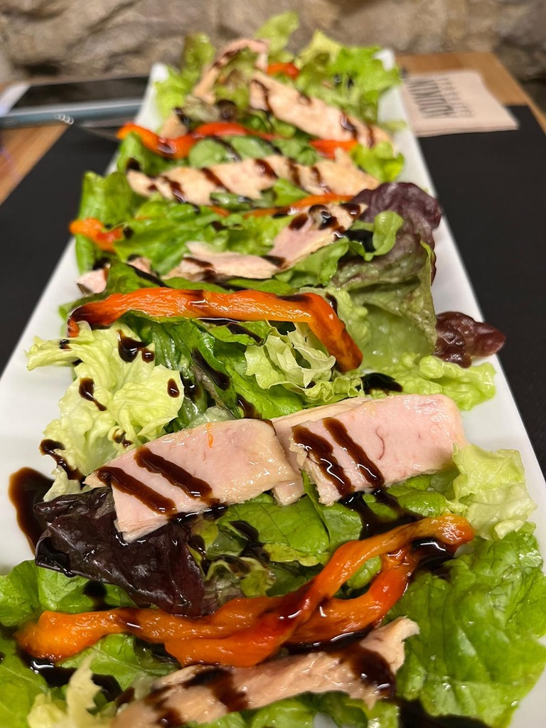Carta de Bares en Pamplona, Adokin Gastrobar, Ensalada Bertiz