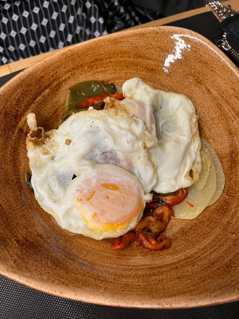 Carta de Bares en Pamplona, Adokin Gastrobar, Huevos pa romper