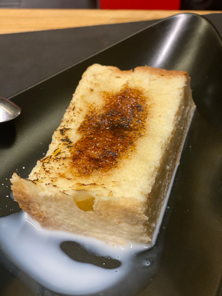 Carta de Bares en Pamplona, Adokin Gastrobar, Torrija brioche con helado