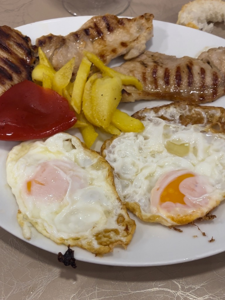 Carta de Bares en Pamplona, Bar El Corzo, Lomo, patatas, pimiento huevos