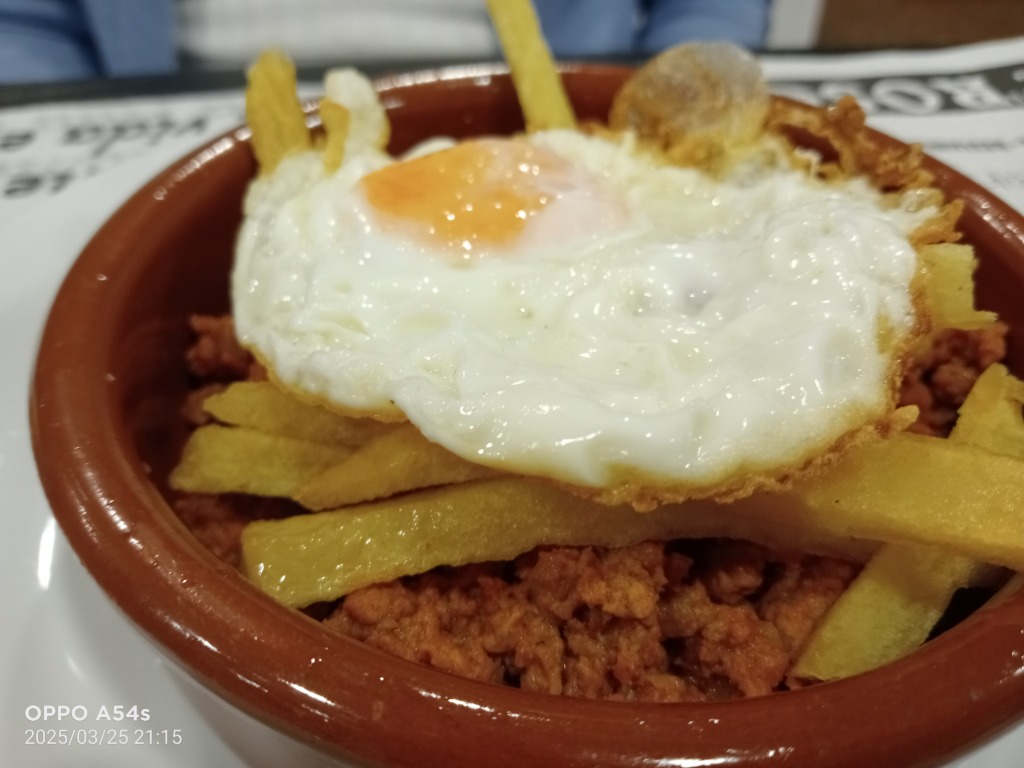Carta de Bares en Pamplona, Bar El Corzo, Picadillo con huevo frito