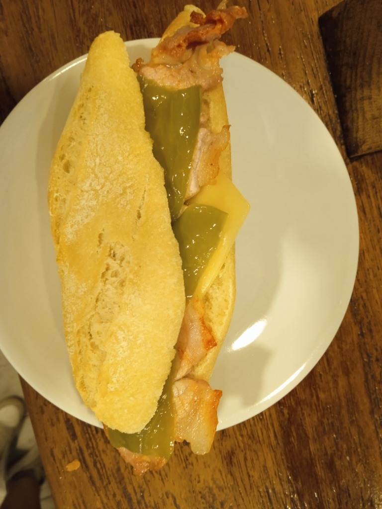Carta de Bares en Pamplona, Bar Ezkia, Pincho de lomo adobado con queso y pimiento verde