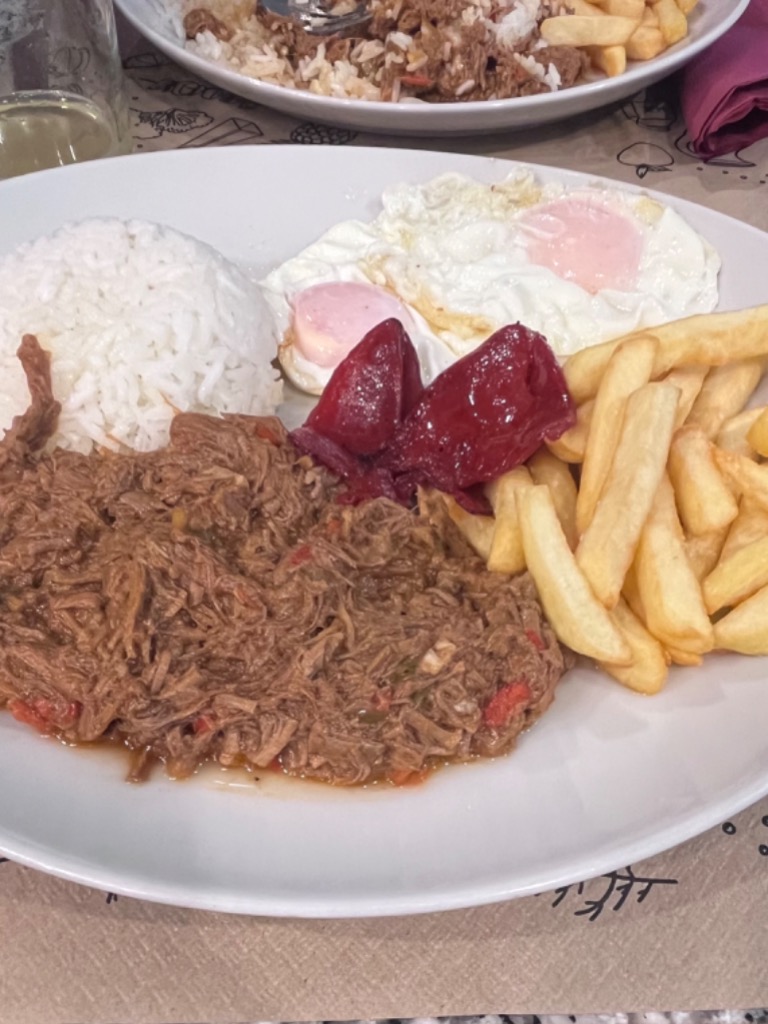 Menu of Bars in Pamplona, Bar Viena, Ropa vieja con huevos, arroz, pimientos patatas