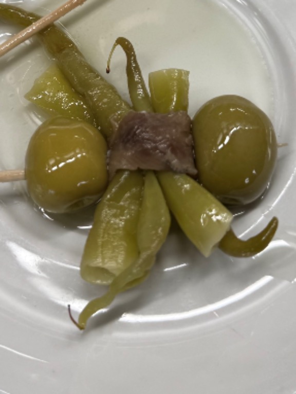 Valoración y opiniones de comida y bebida en Pamplona, Iruña Mendebaldea, Gilda guindilla y anchoa