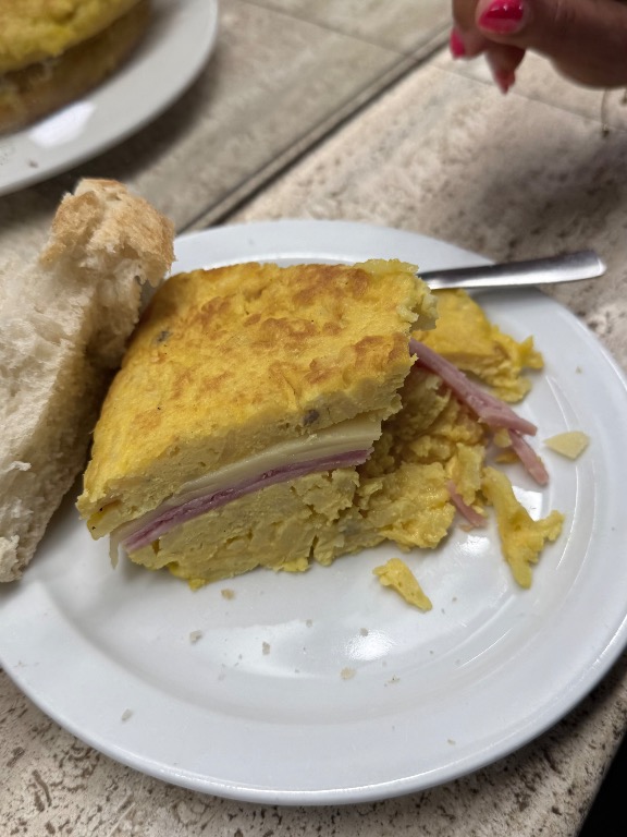 Valoración y opiniones de comida y bebida en Pamplona, Iruña Mendebaldea, Tortilla de jamón y queso