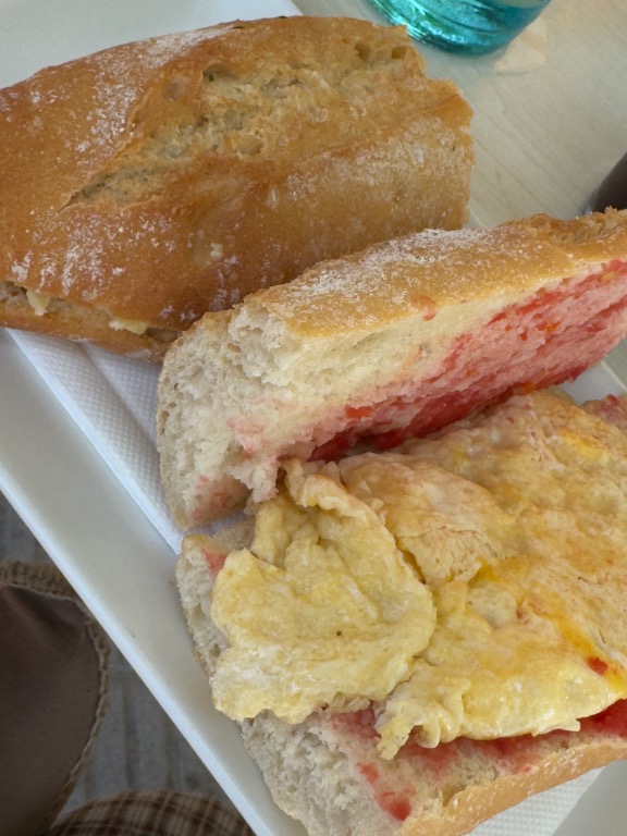 Valoración y opiniones de comida y bebida en Roda de Berà, Txoique, Bocadillo de tortilla