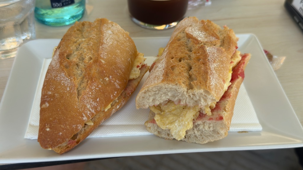 Valoración y opiniones de comida y bebida en Roda de Berà, Txoique, Bocadillo de tortilla