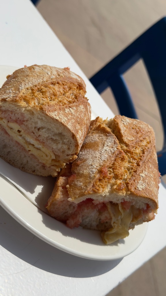 Valoración y opiniones de comida y bebida en Sant Salvador, Tama, Bocata de tortilla