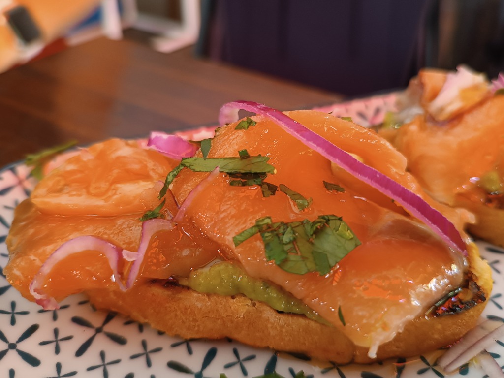 Carta de Bares en Sevilla, Bar La Tomata, Tosta de salmón