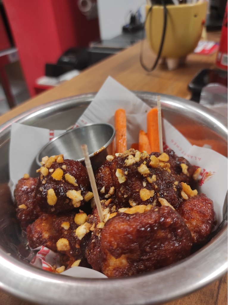 Menu of Bars in Seville, Drama Wings, Chunks de pollo con salsa bbq dramática