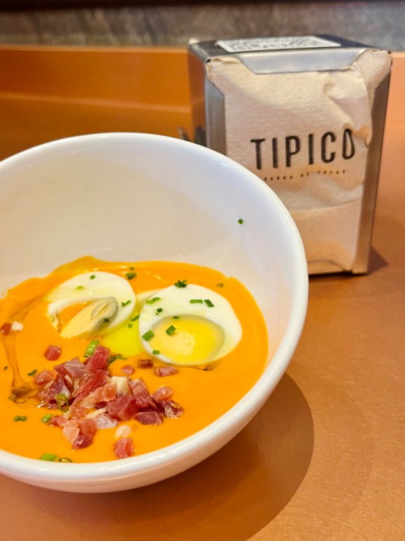 Carta de Bares en Sevilla, Típico barra de tapas, Salmorejo casero