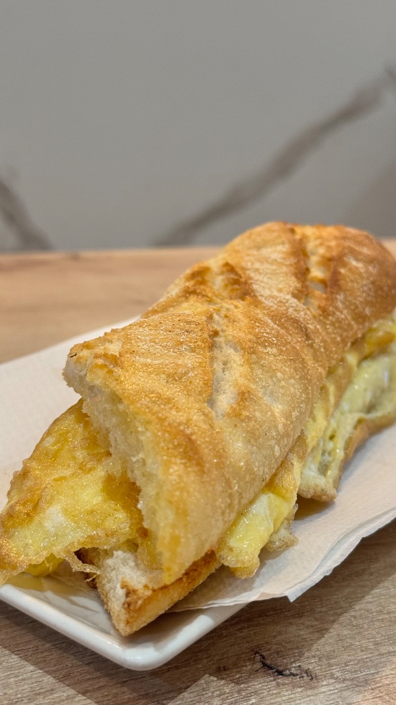 Valoración y opiniones de comida y bebida en Tarragona, A tocar ferro, Bocata de tortilla