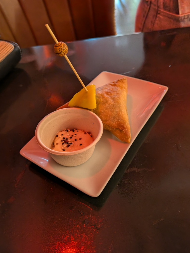 Carta de Restaurantes en Tudela, EL SANTO FOOD & CLUB, Samosa de pollo