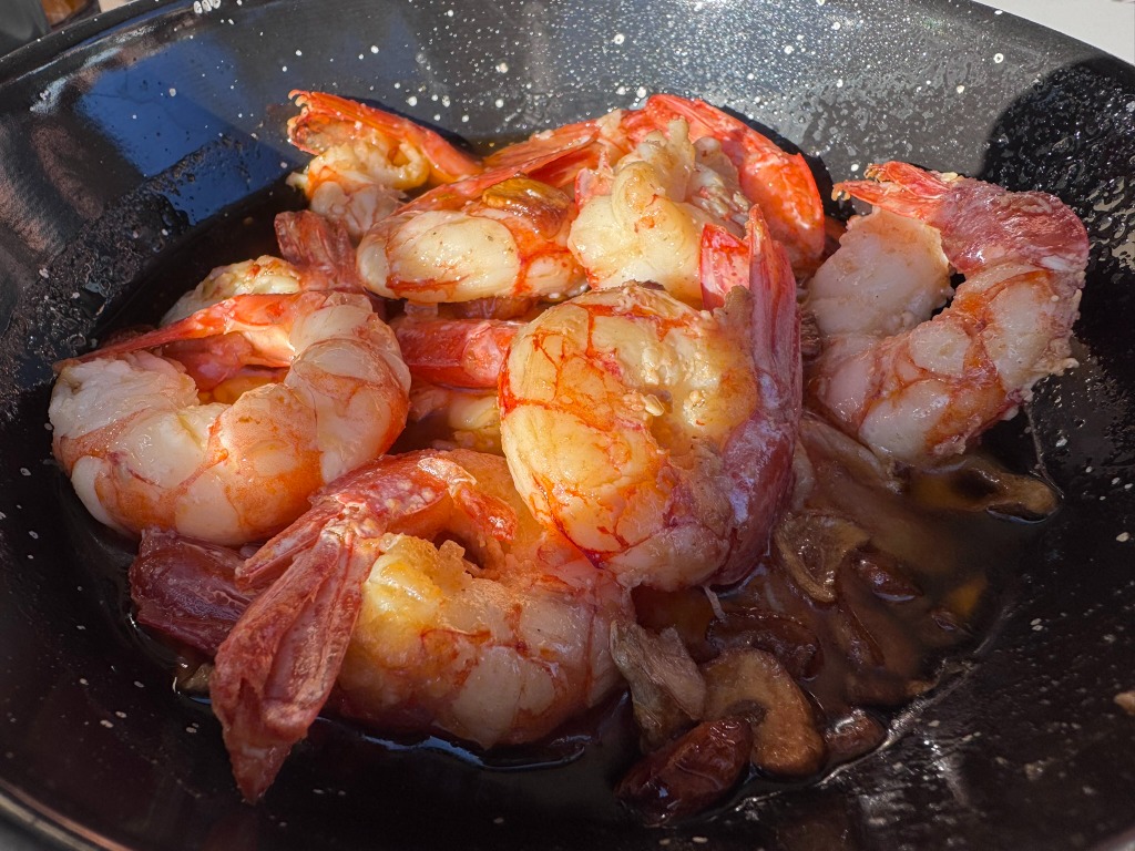 Valoración y opiniones de comida y bebida en Vilassar del Mar, Bruixes Bar, Gambas al ajillo