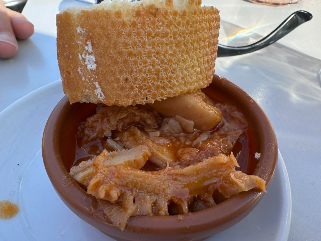 Carta de Bares en Vilassar del Mar, Bruixes Bar, Tapa gratis de callos