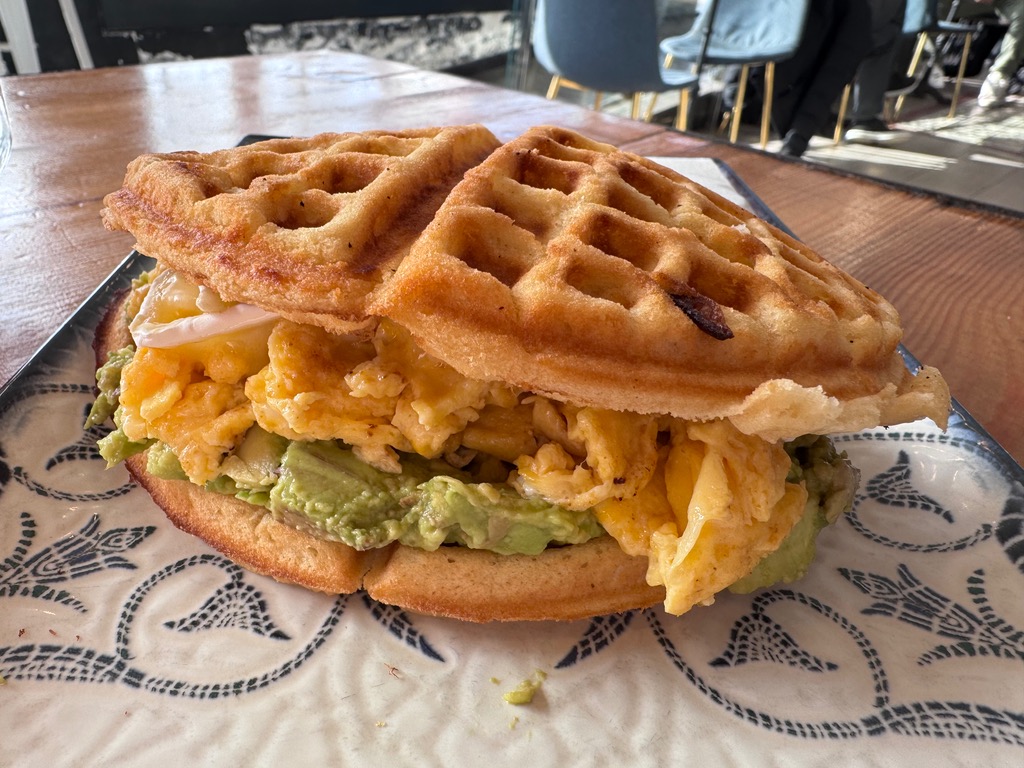 Carta de Restaurantes en Vilassar del Mar, CAFĒ DEL MAR · Vilassar de Mar, Waffle aguacate
