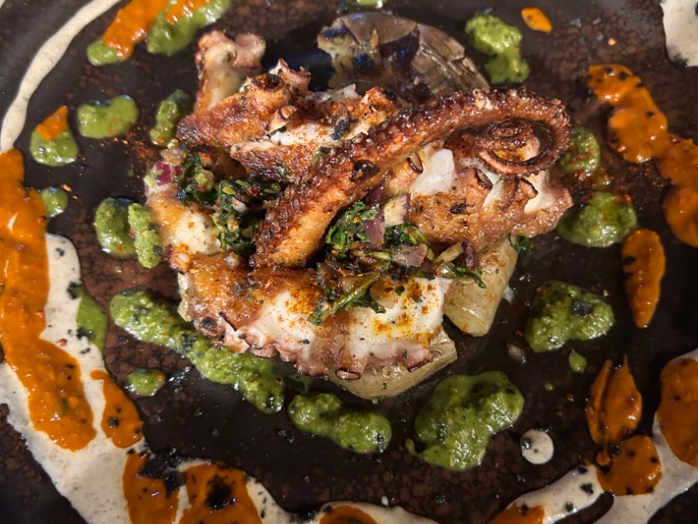 Carta de Restaurantes en Villaviciosa de Odón, Guachinche, Pulpo con Mojos