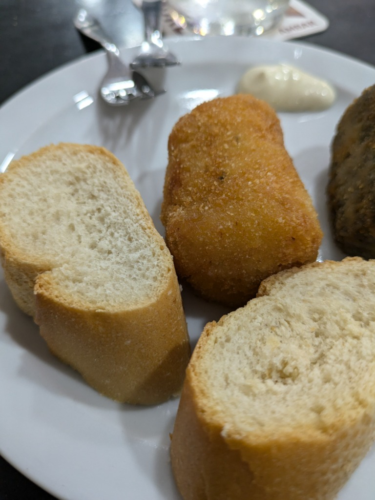 Carta de Bares en Zaragoza, Bar Massaga, Croqueta de bacalao