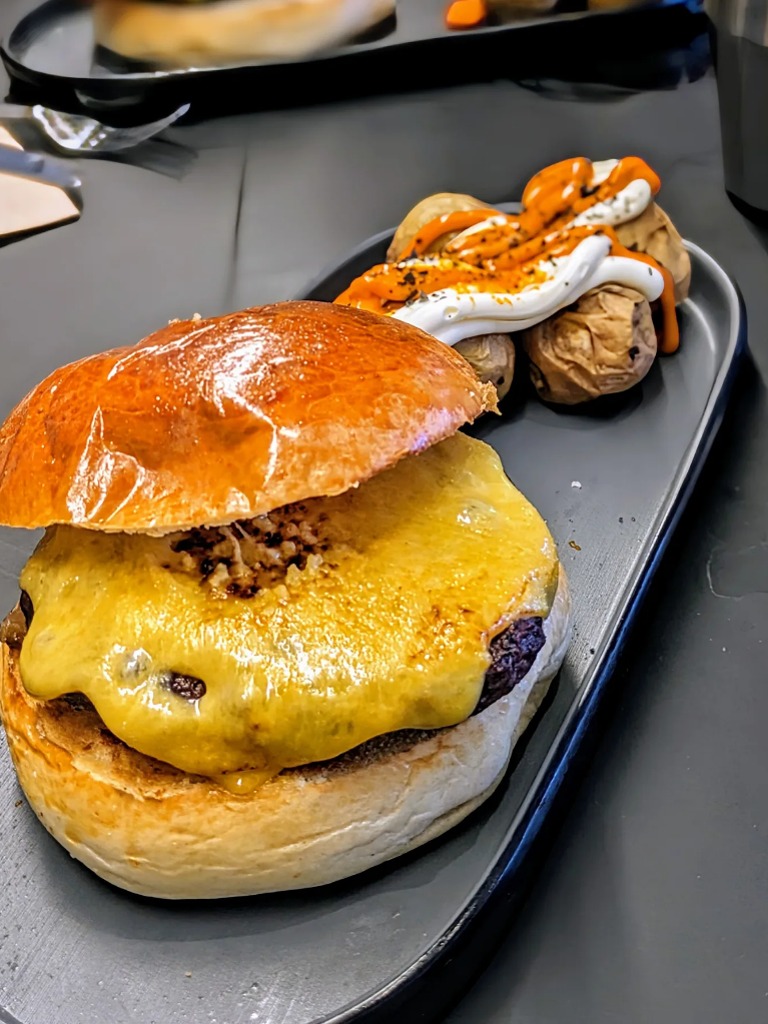 Carta de Bares en Zaragoza, MATISSE Riveracafe, Cheeseburger