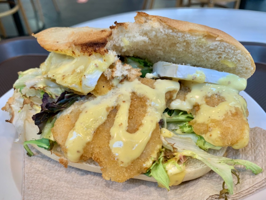 Carta de Cafeterías en Barcelona, 365, Bocadillo de pollo con queso brie