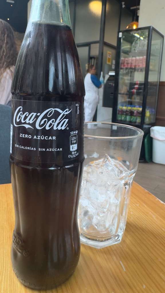 Valoración y opiniones de comida y bebida en Barcelona, Santagloria Via Augusta 280, Coca cola zero