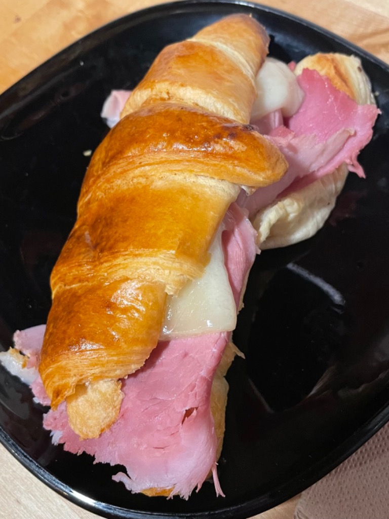 Carta de Cafeterías en Benidorm, El Café de Axel, Croissant jamon y queso