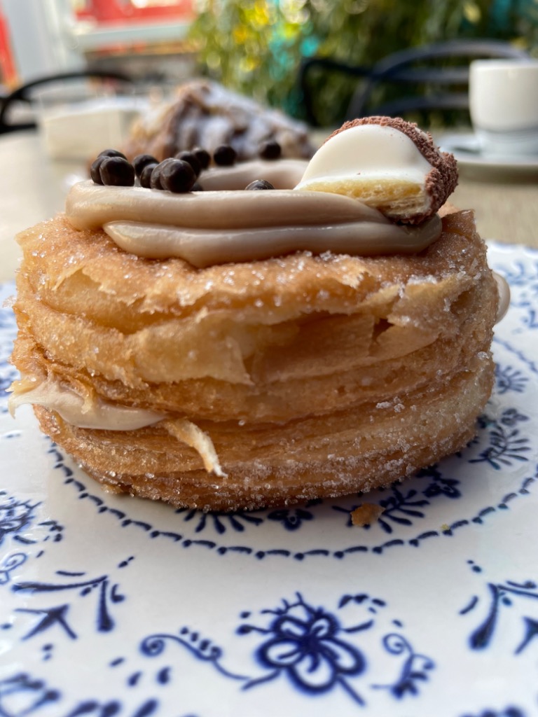 Carta de Cafeterías en Benidorm, Guiomar Obrador y Café. Pastelería y Cafetería en Benidorm., Cronut