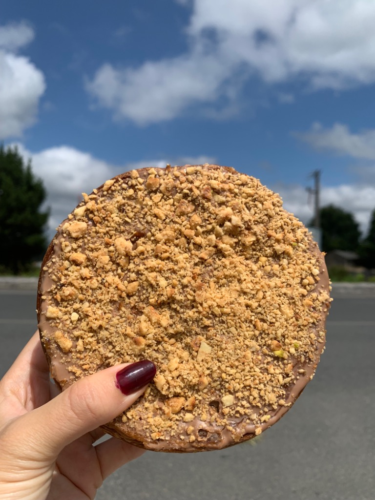 Carta de Cafeterías en La Estrada, Pastelería MIMELA, NY roll de Rocher