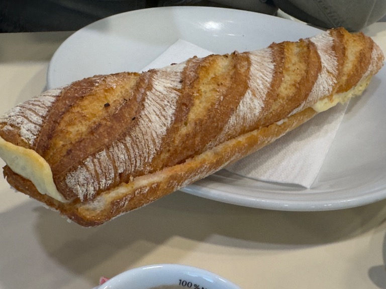Valoración y opiniones de comida y bebida en Llorenç del Penedès, El Rustiq, Bocata de bacon con queso