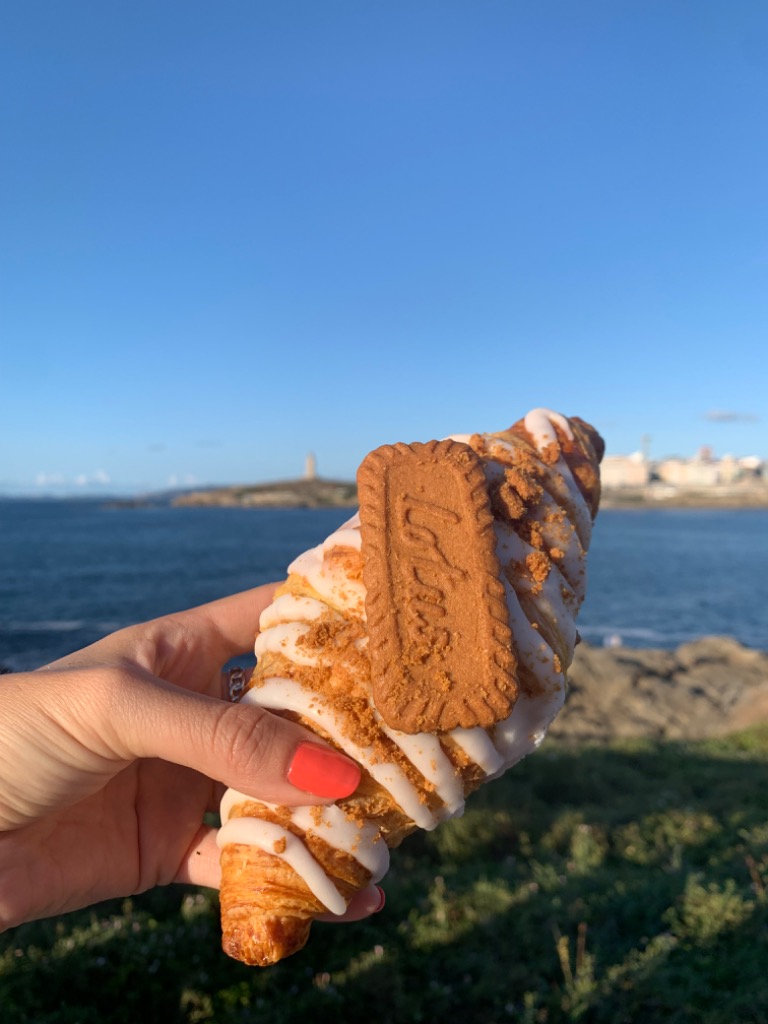 Carta de Cafeterías en Oleiros, Cafetería La Parisina, Croissant de lotus