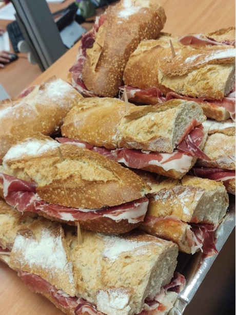 Menu of Coffee Shops in Pamplona, Alfredo Ansa Pastelería, Bocadillo de jamón tomate y aceite