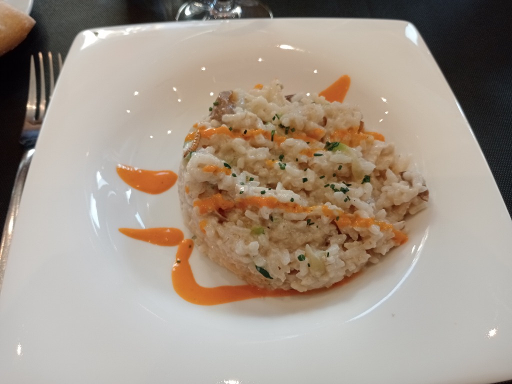 Carta de Cafeterías en Pamplona, La Barrica del Sancho, Risotto de hongos confitados con queso de cabra y nueces