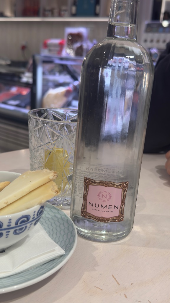 Valoración y opiniones de comida y bebida en Tarragona, Cafetería El Corte Inglés, Agua mineral