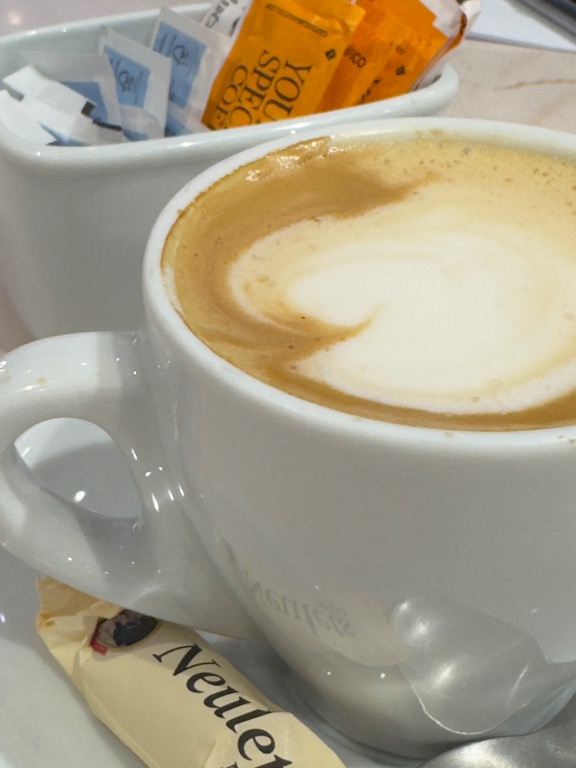 Valoración y opiniones de comida y bebida en Tarragona, Cafetería El Corte Inglés, Café con leche de avena