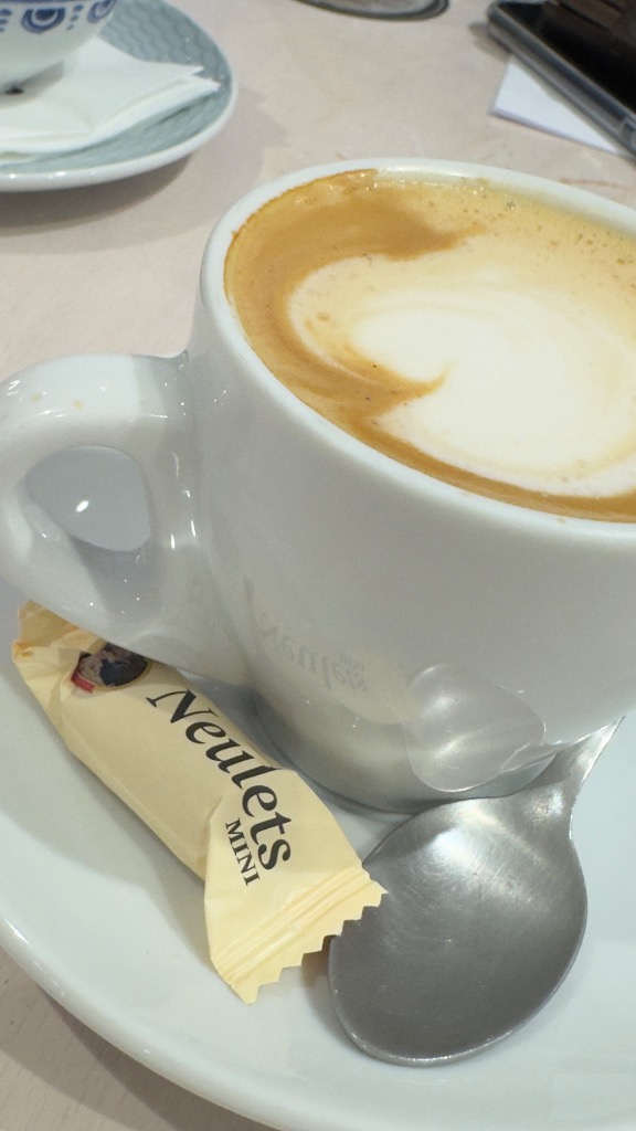 Valoración y opiniones de comida y bebida en Tarragona, Cafetería El Corte Inglés, Café con leche de avena