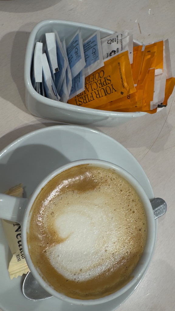 Valoración y opiniones de comida y bebida en Tarragona, Cafetería El Corte Inglés, Café con leche de avena
