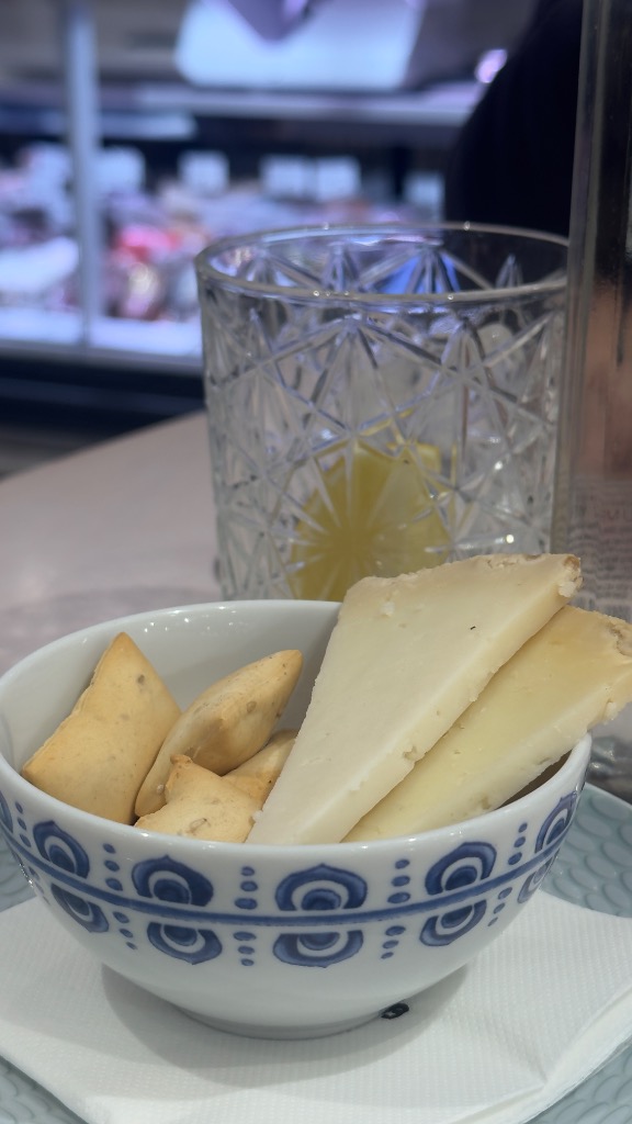 Valoración y opiniones de comida y bebida en Tarragona, Cafetería El Corte Inglés, Queso con picos