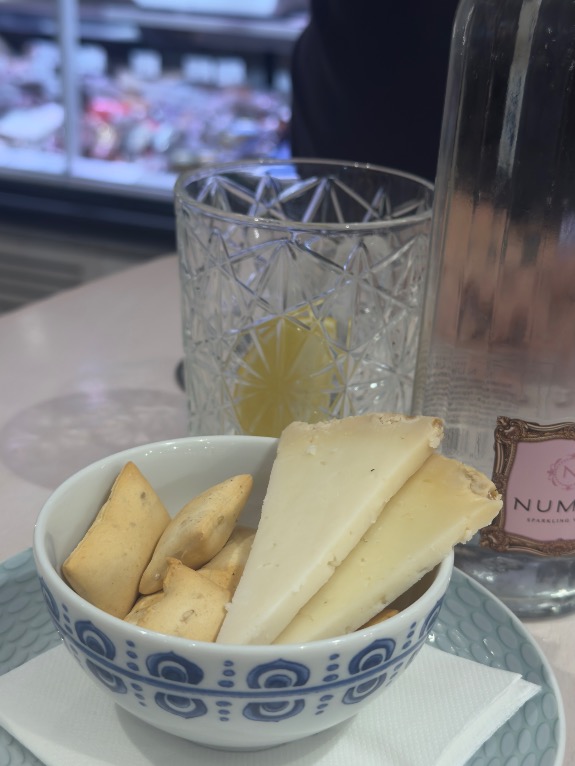 Valoración y opiniones de comida y bebida en Tarragona, Cafetería El Corte Inglés, Queso con picos