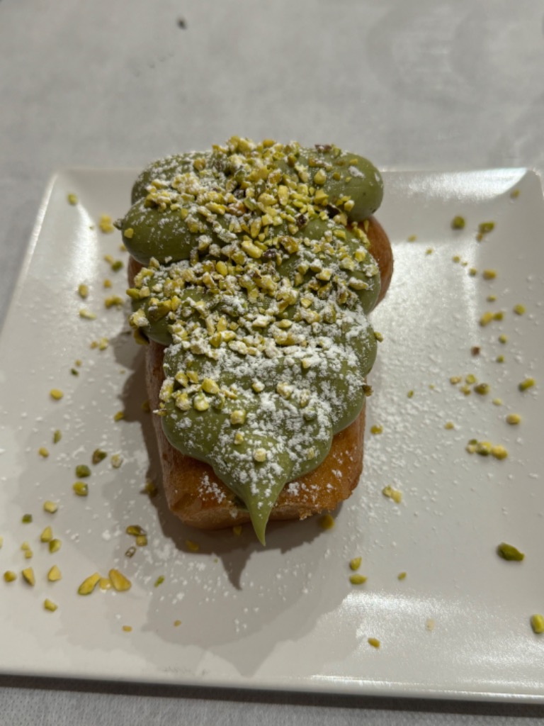 Carta de Cafeterías en Valencia, Raices, Baba de pistacho al ron